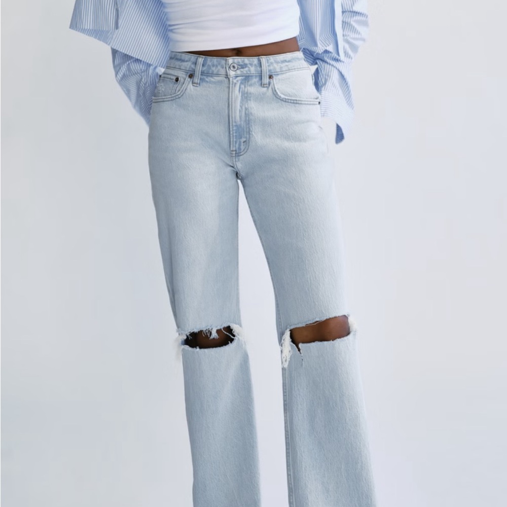 Abercrombie Curve Love High Rise 90’s Relaxed Jean (short)